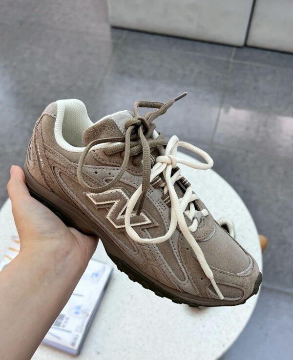 521116118_18257715895304372_4954155784432722527_n New Balance 204L