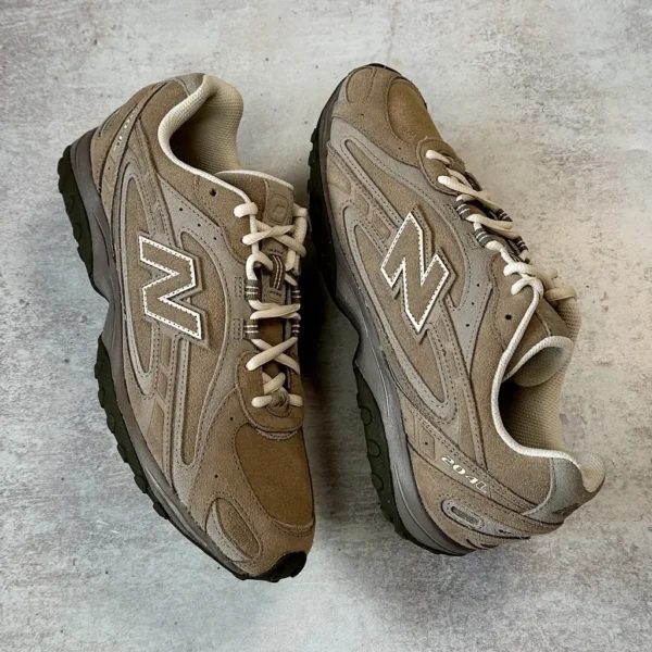 ugc-4-5-new-balance-204l-mushroom-arid-stone-u204lmma-4-e1753265727507_w1024_h1024_pad_.jpg New Balance 204L
